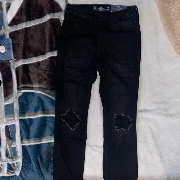 (BRAND NEW) Hollister Ultra High-Rise Super Skinny Black Jean ripped - Picture 6 of 6